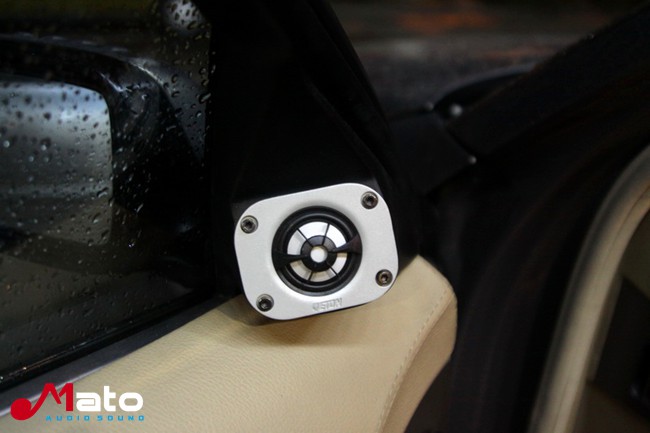 宝剑赠英雄 柳州丽声音乐宝马760改装德国ETON汽车