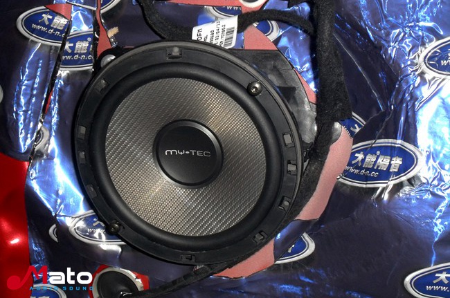 简单实惠动听 新疆车佳坊标致3008改装TEC和霸克汽