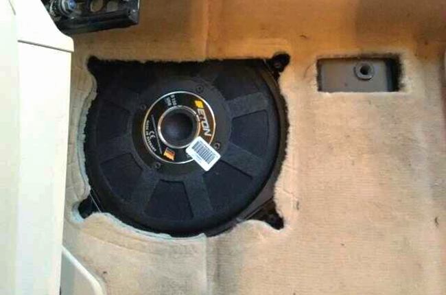 改音响不折腾 义乌车改坊宝马525改装ETON和ARC音响