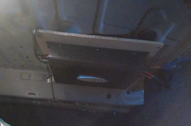 改音响不折腾 义乌车改坊宝马525改装ETON和ARC音响