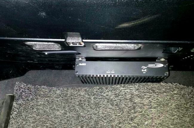 向着更好迈步 义乌车改坊宝马525改装ETON和ARC音响