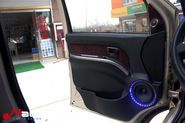 小型轰炸机 阜阳悦音五菱荣光改装美国霸克音响