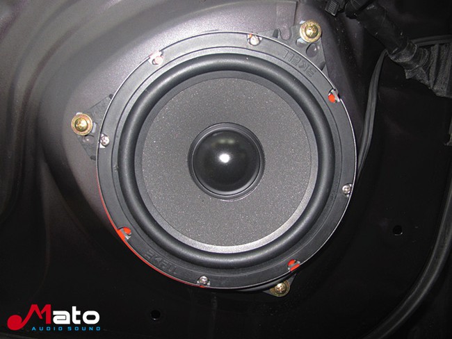 轻松享受影音世界 广州极速比亚迪M6简改美国霸