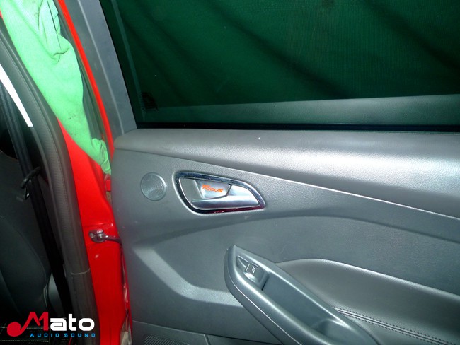 爱车爱音乐 江门晶彩福特福克斯改装TEC和霸克音