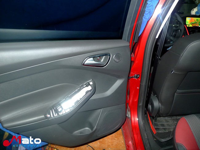 爱车爱音乐 江门晶彩福特福克斯改装TEC和霸克音