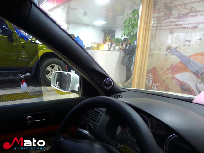 爆发音乐的宇宙 北京千度大众宝来改装霸克汽车