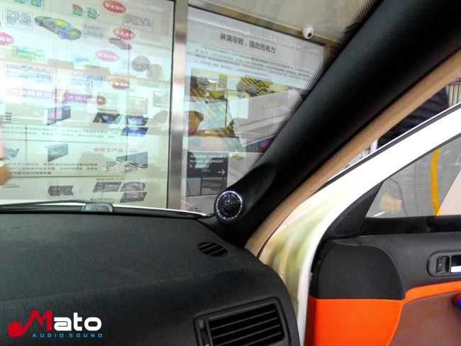 爆发音乐的宇宙 北京千度大众宝来改装霸克汽车