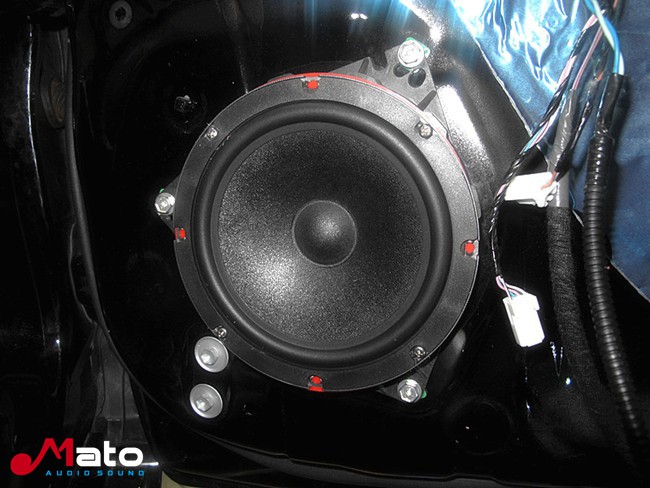 一路高歌 广州极速丰田锐志改装美国霸克音响