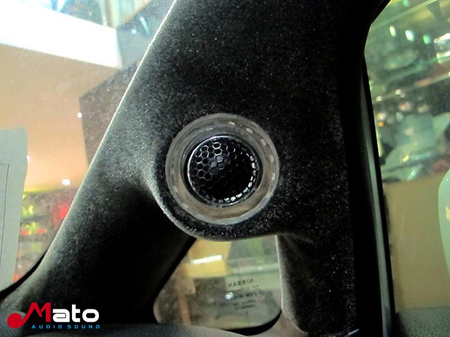 实用音响系统 广州极速日产骐达改装美国霸克音