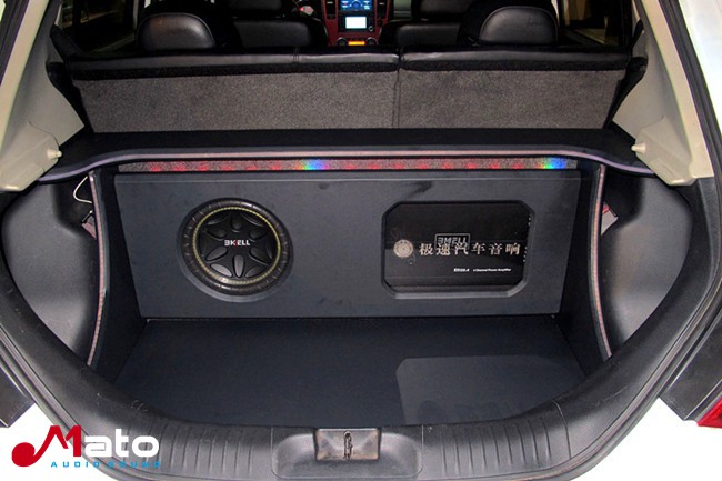 实用音响系统 广州极速日产骐达改装美国霸克音