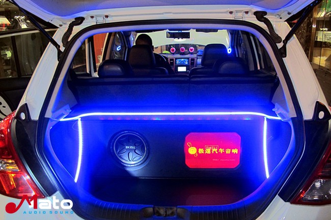 实用音响系统 广州极速日产骐达改装美国霸克音