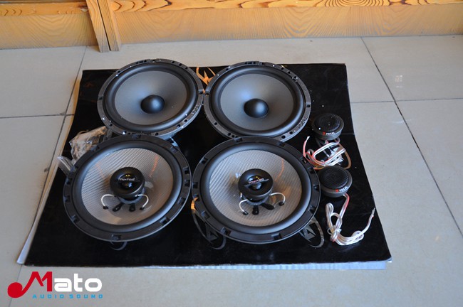 胜在后声场 集结车尚丰田霸道改装意大利TEC音响