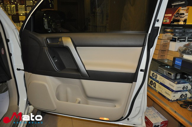 胜在后声场 集结车尚丰田霸道改装意大利TEC音响