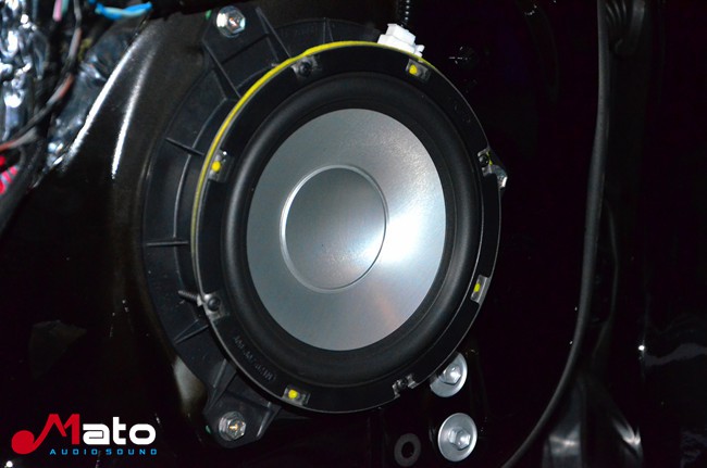 进可攻退可守 海口龙发丰田锐志改装美国霸克音