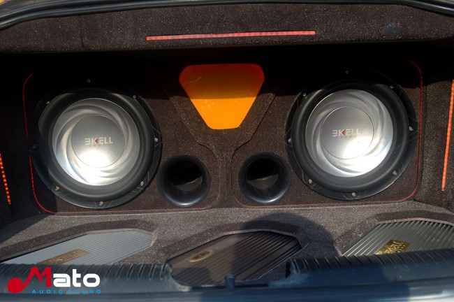 个性张扬 汕头飞龙大众帕萨特改装霸克和TEC音响