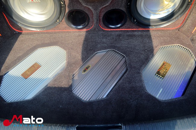 个性张扬 汕头飞龙大众帕萨特改装霸克和TEC音响