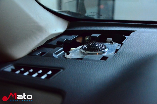 听觉享受 海口龙发丰田RAV4改装美国霸克汽车音响