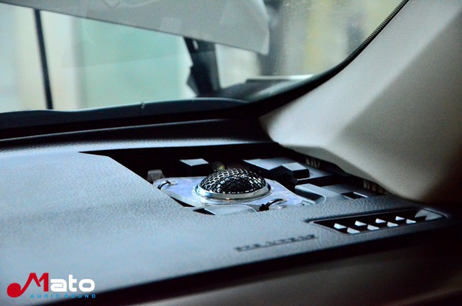 听觉享受 海口龙发丰田RAV4改装美国霸克汽车音响