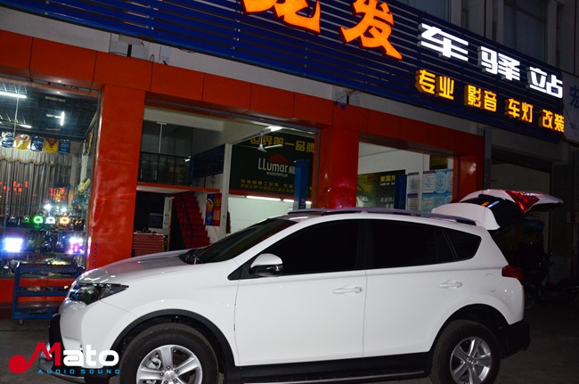 听觉享受 海口龙发丰田RAV4改装美国霸克汽车音响