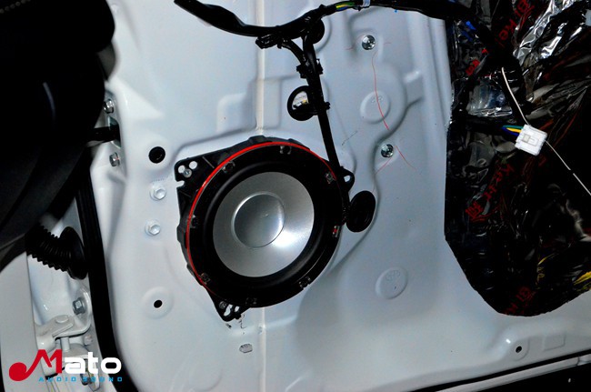 听觉享受 海口龙发丰田RAV4改装美国霸克汽车音响