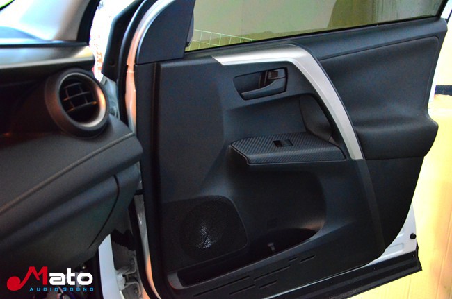 听觉享受 海口龙发丰田RAV4改装美国霸克汽车音响