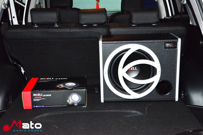 听觉享受 海口龙发丰田RAV4改装美国霸克汽车音响