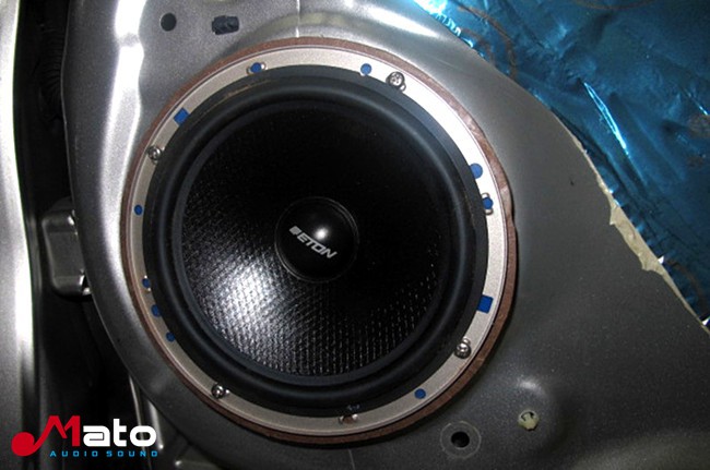 行走的音乐空间 广州极速本田雅阁改装ETON和霸克