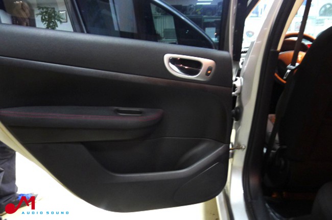 精致无损安装 北京千度影音标致307改装美国霸克