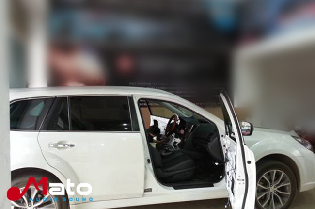 华丽而不失实用 斯巴鲁傲虎改装德国ETON汽车音响