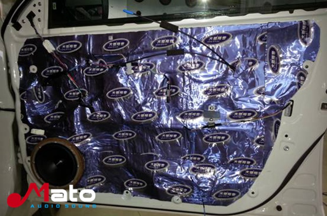 华丽而不失实用 斯巴鲁傲虎改装德国ETON汽车音响