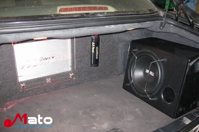 挑战低音极限 开平魔方元音奔驰S500改装美国霸克