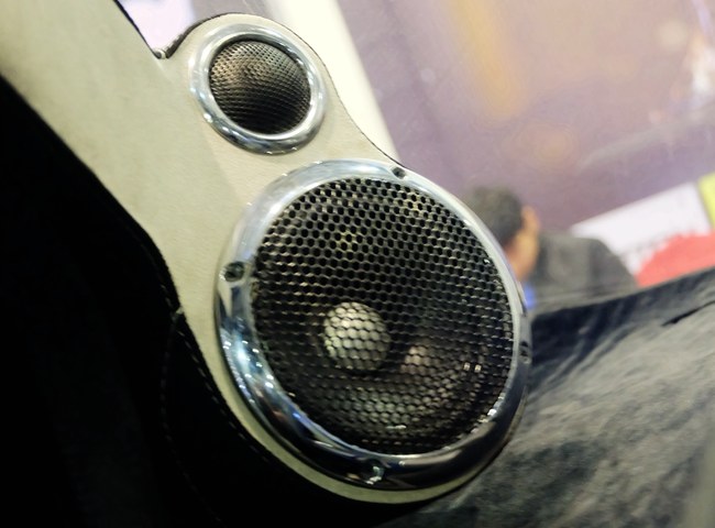 为音乐而站 车改坊汽车影音连锁（常州FBC店）福