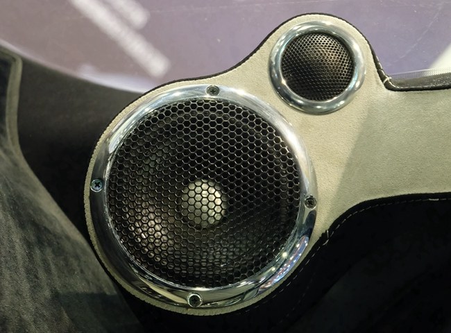 为音乐而站 车改坊汽车影音连锁（常州FBC店）福