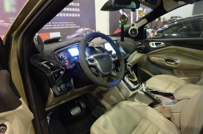 为音乐而站 车改坊汽车影音连锁（常州FBC店）福